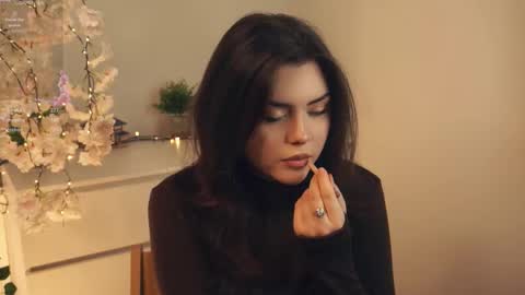 Mia online show from November 23, 10:28 am