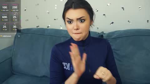 Mia online show from September 30, 7:58 am