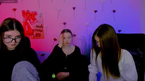 leslie_bird online show from February 13, 12:23 am