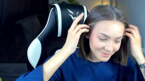 Leslie online show from May 24, 1:26 am