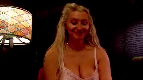 leticiareys online show from February 12, 9:11 am