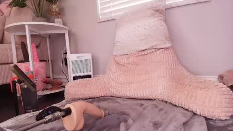 Lexi Smith online show from April 23, 12:29 pm