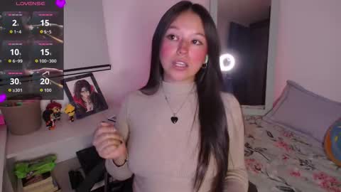 Lexie Thompson   8pm  0000am -5 online show from October 15, 12:24 am