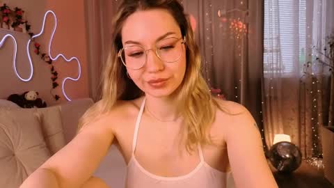 Lily online show from April 10, 5:02 am