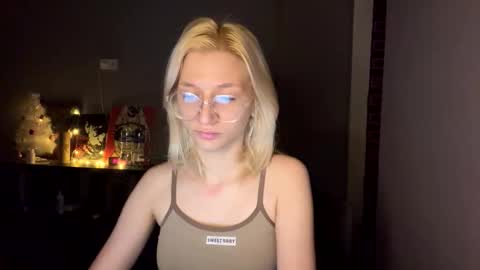 Leya online show from December 21, 11:30 pm