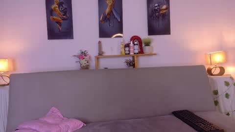Juliana online show from May 23, 6:50 pm