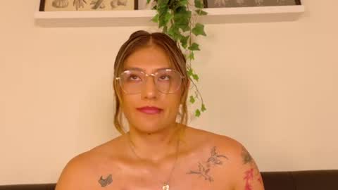 L I A   online show from July 23, 2:53 am