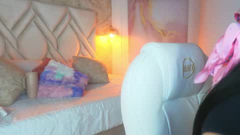 Lia Cox online show from April 1, 3:07 am