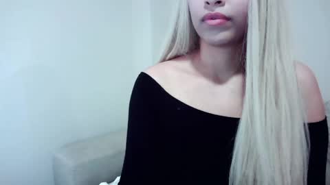 Lia Divina online show from April 22, 6:32 am