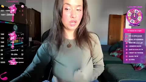 LiaQuinn online show from March 3, 2:21 pm