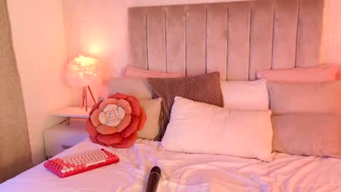 Liora online show from June 11, 10:39 pm