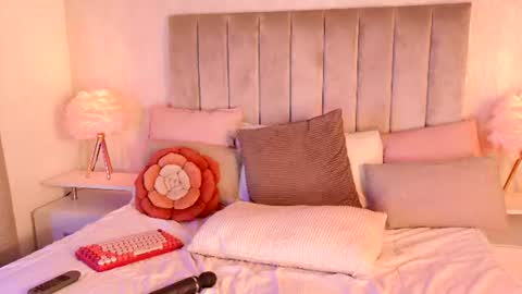 Liora online show from July 7, 11:51 pm