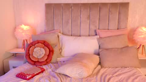 Liora online show from May 21, 2:09 am