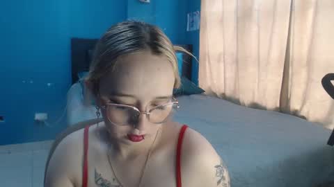 Lia Roberts online show from October 28, 12:00 pm