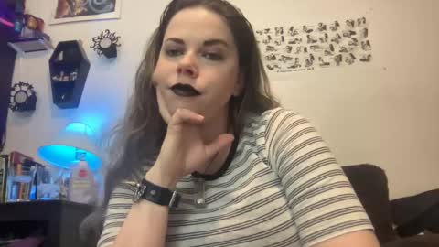 Libby Deetz online show from February 26, 10:05 am