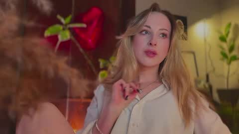  Im online every day except Saturday and Sunday somewhere between 2000 and 0300 UTC3 but its never at the same time  online show from March 10, 8:46 pm