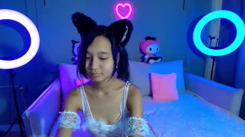 Lihn Pham online show from December 14, 3:45 am