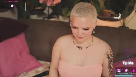 likaaberry online show from October 24, 4:41 am