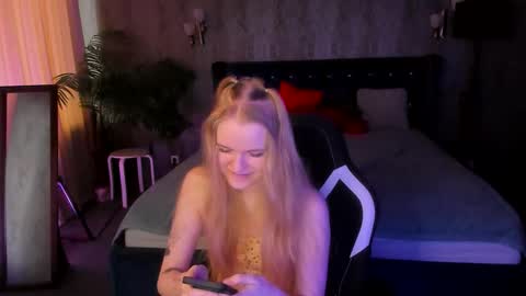 Erica online show from March 9, 1:25 pm