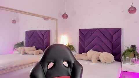 lila bailey  online show from January 8, 8:13 pm