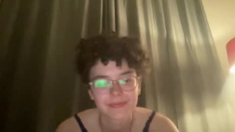 lilac_dreamsss online show from May 20, 11:13 pm