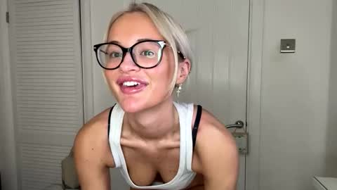 Lila online show from April 14, 4:07 pm