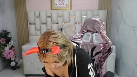 Lili online show from March 10, 2:16 pm