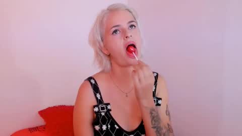 Lili online show from October 4, 6:34 pm