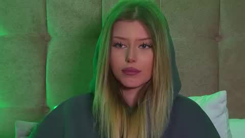 Mia online show from February 21, 4:37 pm