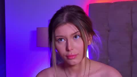 Mia online show from February 7, 5:07 pm