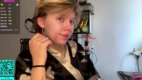 Lilian online show from April 15, 7:09 am