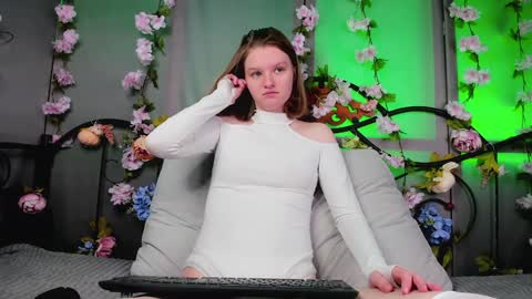 hi guys Im new here Im 18 years oldIve never had sex online show from January 19, 1:22 pm