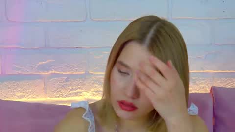 LiliLinn online show from October 7, 7:02 am