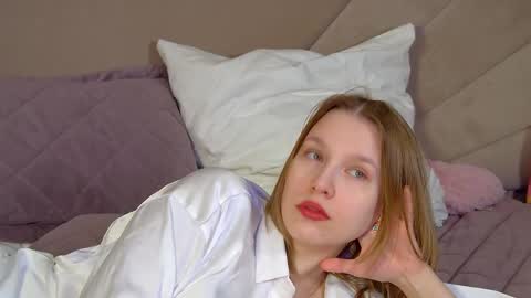 LiliLinn online show from April 11, 7:03 am