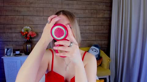 LiliLinn online show from February 4, 5:31 am