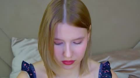 LiliLinn online show from October 18, 6:16 am