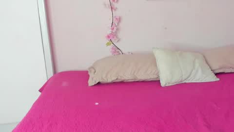 lilirousee online show from April 19, 2:00 am