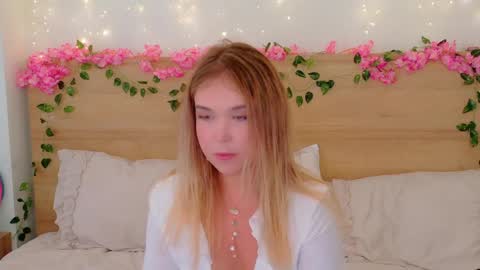 Lilith Bonheur online show from November 10, 1:00 am