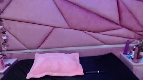 lilith cooper20 online show from February 7, 10:30 pm