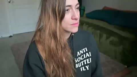 L online show from February 22, 2:38 pm