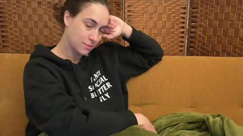 L online show from February 7, 1:59 pm