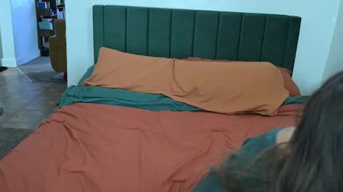 L online show from October 18, 9:49 pm