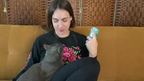 L online show from February 17, 5:12 pm