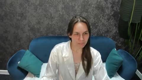 lillian_white1 online show from March 3, 2:21 pm