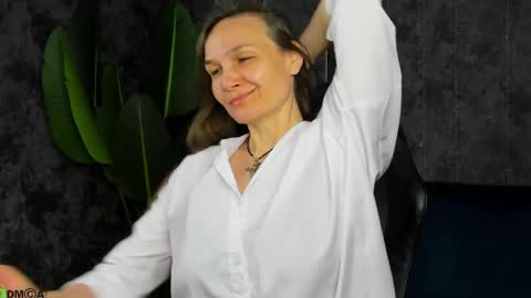 lillian_white1 online show from June 7, 1:12 am