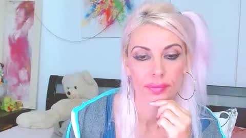 Lara online show from October 9, 3:10 am