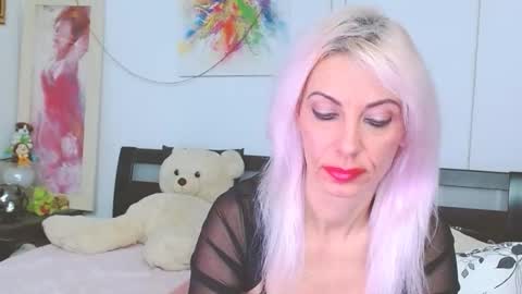 Lara online show from November 1, 11:31 pm