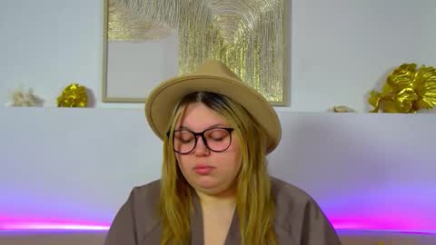 LillianHaig online show from February 23, 6:40 pm