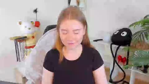 lillie_berry online show from October 18, 5:10 am