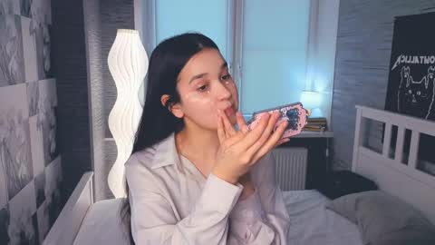 Celina Lillie online show from March 15, 10:28 am